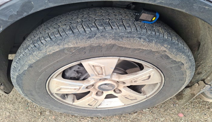 2015 Mahindra XUV500 W8, Diesel, Manual, 1,19,007 km, tyre