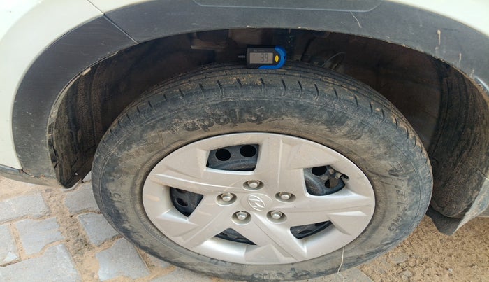 2021 Hyundai VENUE S 1.2, Petrol, Manual, 71,463 km, tyre