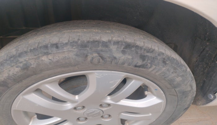 2015 Maruti Swift Dzire ZDI, Diesel, Manual, 1,20,547 km, tyre