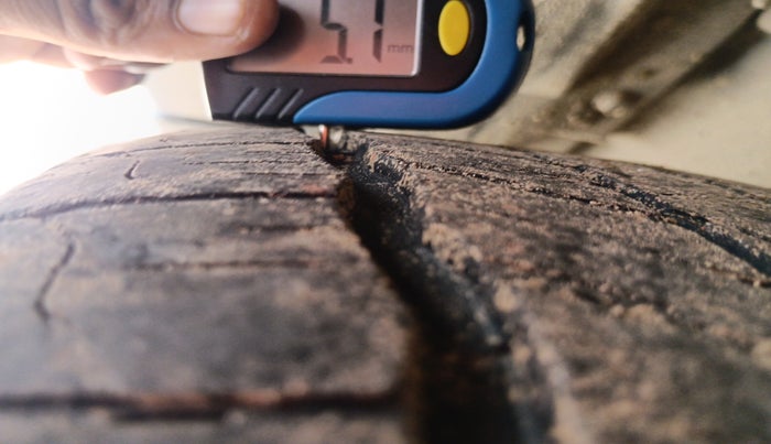 2017 Tata Hexa XT 4X2 7 STR, Diesel, Manual, 74,000 km, tyre