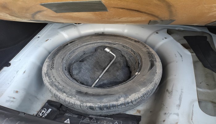 2018 Hyundai Verna 1.6 VTVT SX, Petrol, Manual, 1,36,962 km, tyre