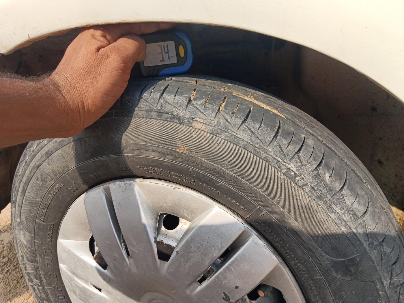 2012 Maruti Alto LXI, Petrol, Manual, 8,57,329 km, tyre