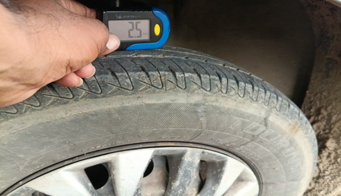 2015 Maruti Alto 800 LXI, Petrol, Manual, 1,06,627 km, tyre