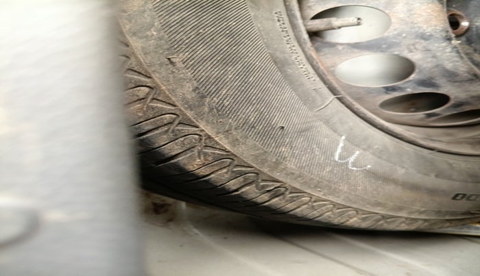 2015 Maruti Alto 800 LXI, Petrol, Manual, 1,06,627 km, tyre