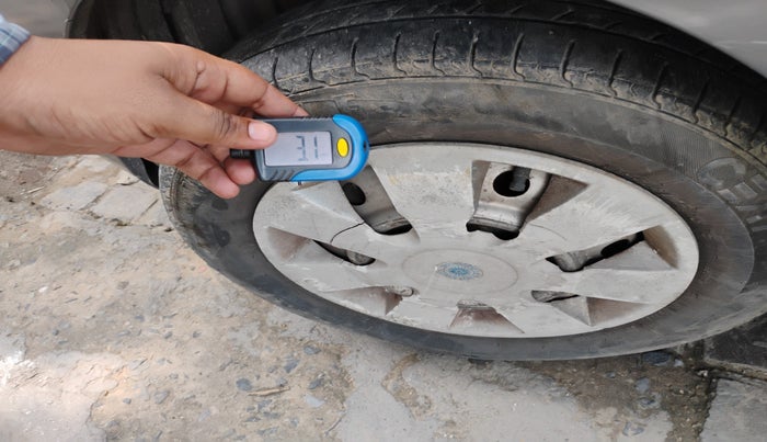 2011 Maruti Wagon R 1.0 LXI CNG, Petrol, Manual, 1,36,064 km, tyre