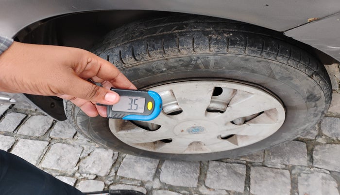 2011 Maruti Wagon R 1.0 LXI CNG, Petrol, Manual, 1,36,064 km, tyre