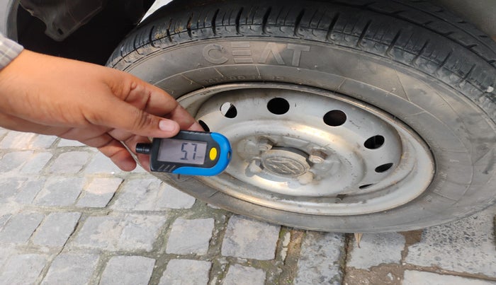 2011 Maruti Wagon R 1.0 LXI CNG, Petrol, Manual, 1,36,064 km, tyre