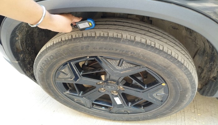 2024 Tata Safari ACCOMPLISHED DARK EDITION AT, Diesel, Automatic, 47,050 km, tyre