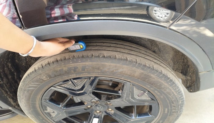 2024 Tata Safari ACCOMPLISHED DARK EDITION AT, Diesel, Automatic, 47,050 km, tyre