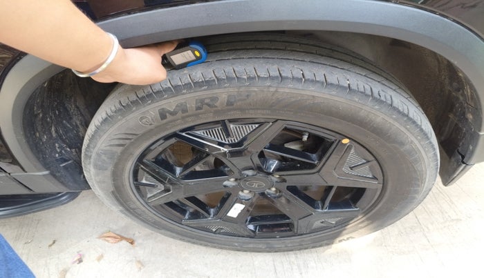 2024 Tata Safari ACCOMPLISHED DARK EDITION AT, Diesel, Automatic, 47,050 km, tyre