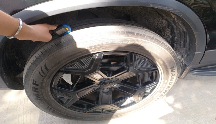 2024 Tata Safari ACCOMPLISHED DARK EDITION AT, Diesel, Automatic, 47,050 km, tyre