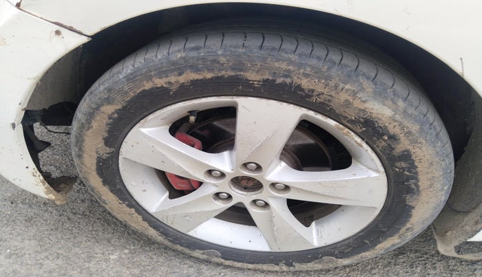 2012 Hyundai New Elantra 1.6 SX AT DIESEL, Diesel, Automatic, 1,98,997 km, tyre