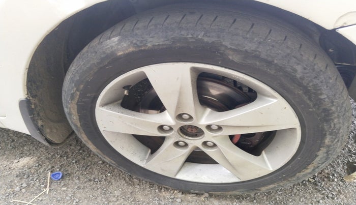 2012 Hyundai New Elantra 1.6 SX AT DIESEL, Diesel, Automatic, 1,98,997 km, tyre