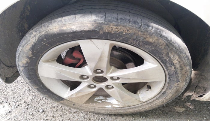 2012 Hyundai New Elantra 1.6 SX AT DIESEL, Diesel, Automatic, 1,98,997 km, tyre