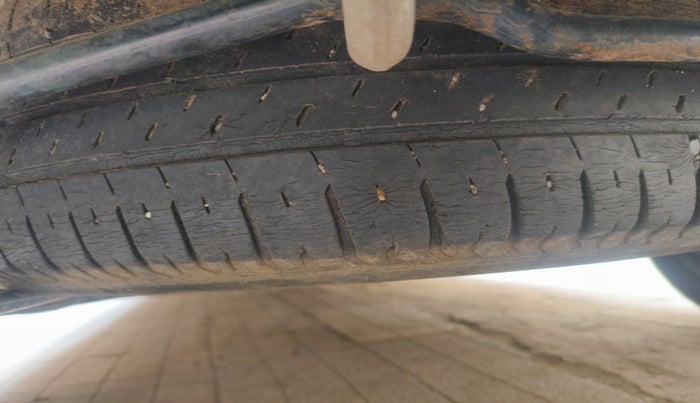 2020 Maruti Ertiga VXI SHVS, Petrol, Manual, 55,899 km, tyre