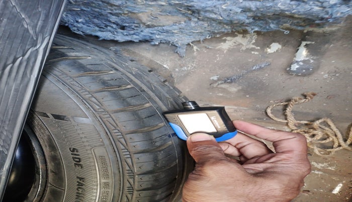 2011 Toyota Etios VX, Petrol, Manual, 1,23,131 km, tyre