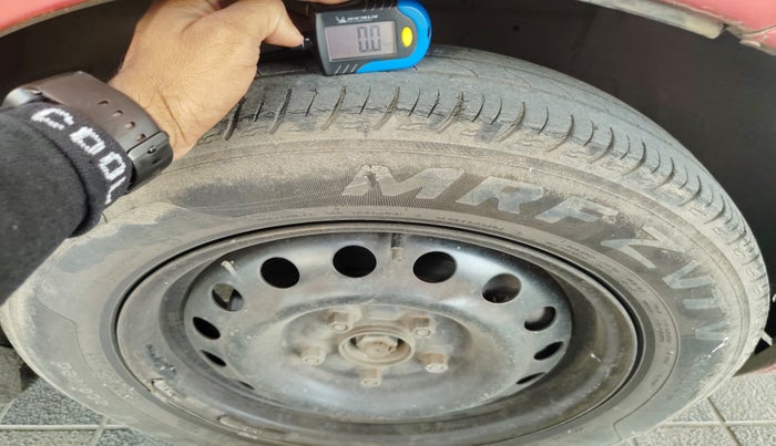2015 Maruti Ertiga VXI CNG, Petrol, Manual, 1,35,000 km, tyre
