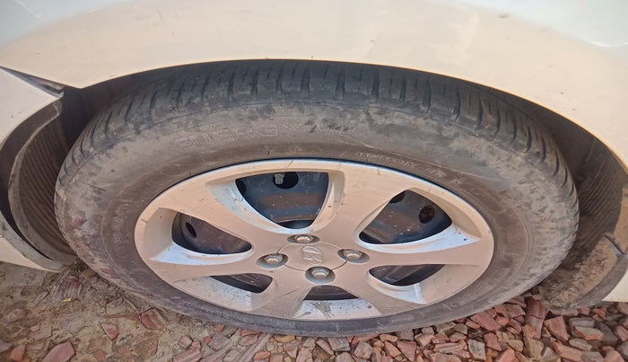 2011 Hyundai Verna FLUIDIC 1.6 CRDI EX, Diesel, Manual, 1,01,078 km, tyre