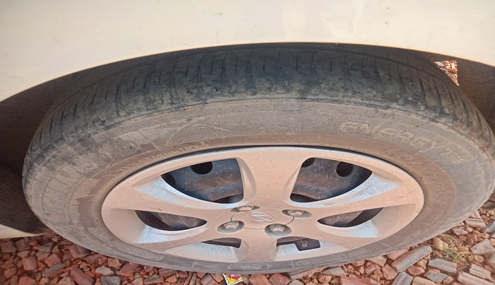 2011 Hyundai Verna FLUIDIC 1.6 CRDI EX, Diesel, Manual, 1,01,078 km, tyre