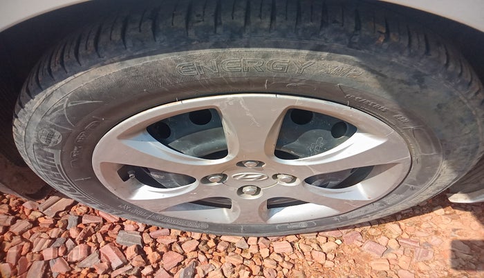 2011 Hyundai Verna FLUIDIC 1.6 CRDI EX, Diesel, Manual, 1,01,078 km, tyre