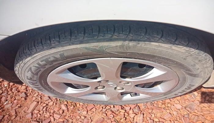 2011 Hyundai Verna FLUIDIC 1.6 CRDI EX, Diesel, Manual, 1,01,078 km, tyre