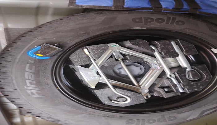 2022 MG ASTOR SUPER 1.5 MT, Petrol, Manual, 19,312 km, tyre