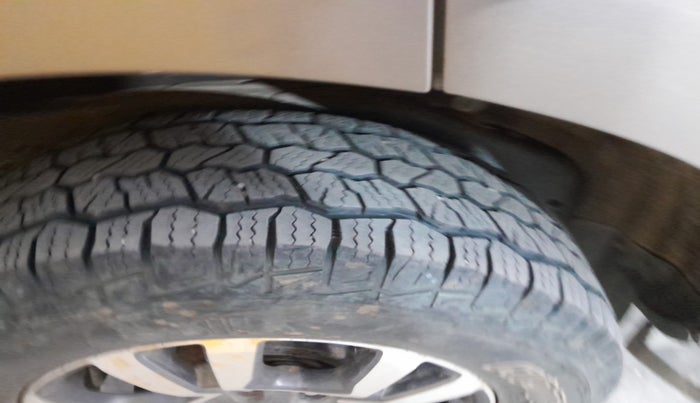 2019 Ford Endeavour TITANIUM PLUS 3.2 4X4 AT SUNROOF, Diesel, Automatic, 1,71,937 km, tyre