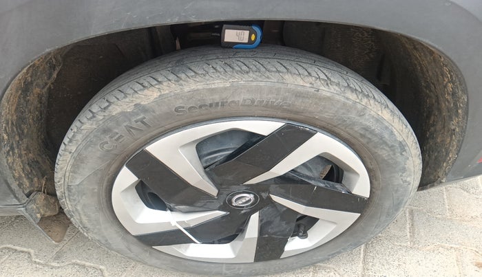 2023 Nissan MAGNITE XL, Petrol, Manual, 65,000 km, tyre