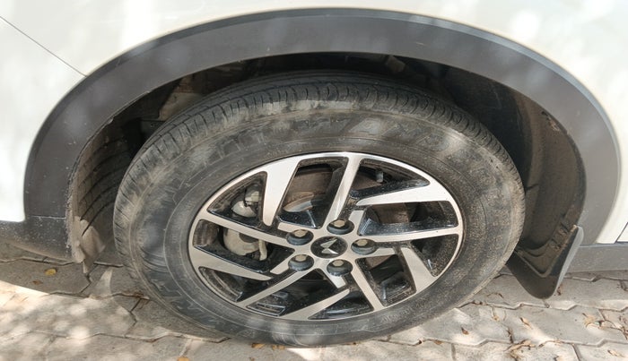 2023 Mahindra XUV300 W8 1.2 PETROL, Petrol, Manual, 18,396 km, tyre