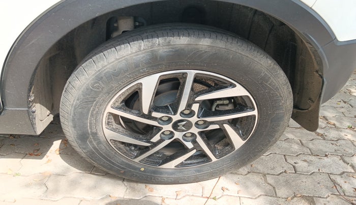 2023 Mahindra XUV300 W8 1.2 PETROL, Petrol, Manual, 18,396 km, tyre