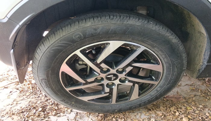 2023 Mahindra XUV300 W8 1.2 PETROL, Petrol, Manual, 18,396 km, tyre