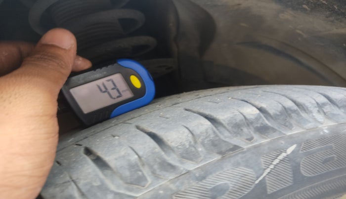 2024 Toyota RUMION V AT , Petrol, Automatic, 33,397 km, tyre