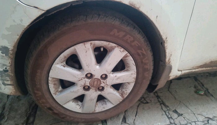 2011 Nissan Micra XV DIESEL, Diesel, Manual, 1,10,975 km, tyre