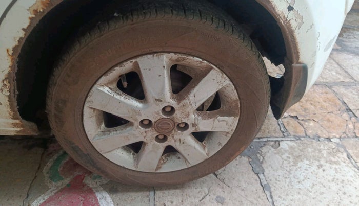 2011 Nissan Micra XV DIESEL, Diesel, Manual, 1,10,975 km, tyre