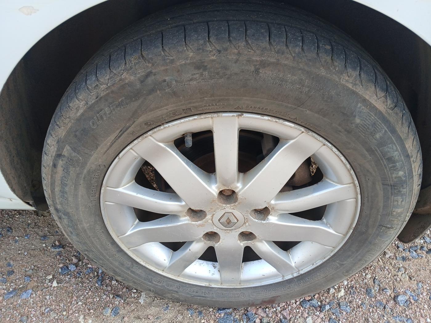 2012 Renault Fluence 1.5 E4, Diesel, Manual, 1,10,058 km, tyre