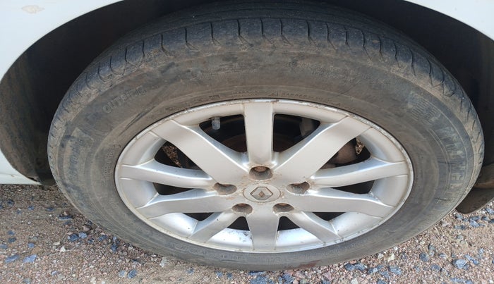 2012 Renault Fluence 1.5 E4, Diesel, Manual, 1,10,058 km, tyre