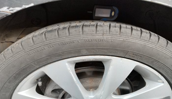 2013 Hyundai Verna FLUIDIC 1.6 VTVT SX, Petrol, Manual, 1,10,793 km, tyre