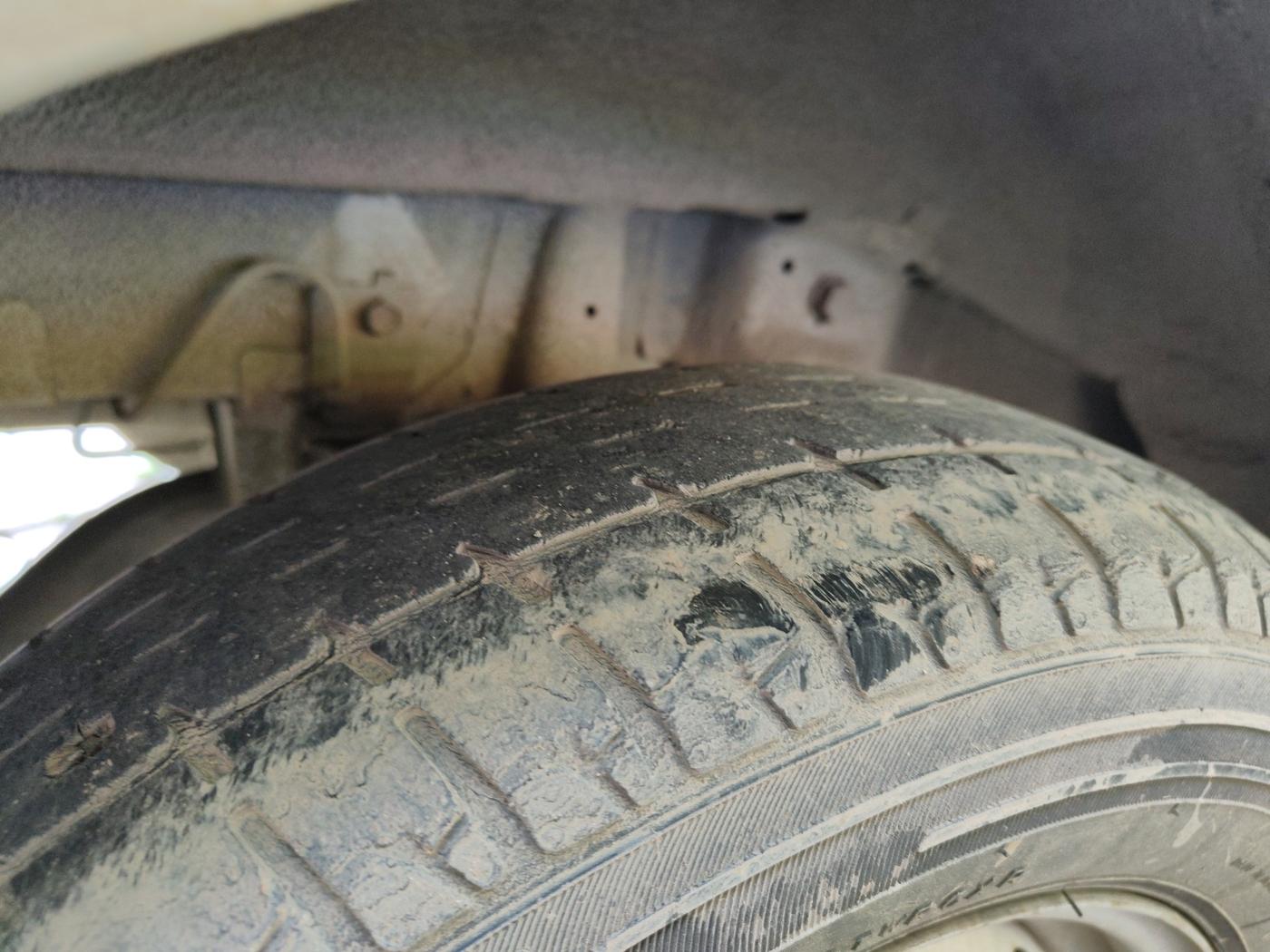2012 Hyundai Eon ERA +, Petrol, Manual, 66,900 km, tyre