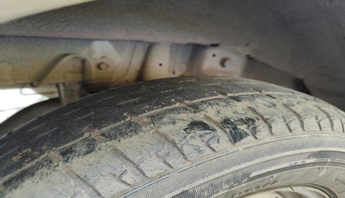 2012 Hyundai Eon ERA +, Petrol, Manual, 66,900 km, tyre