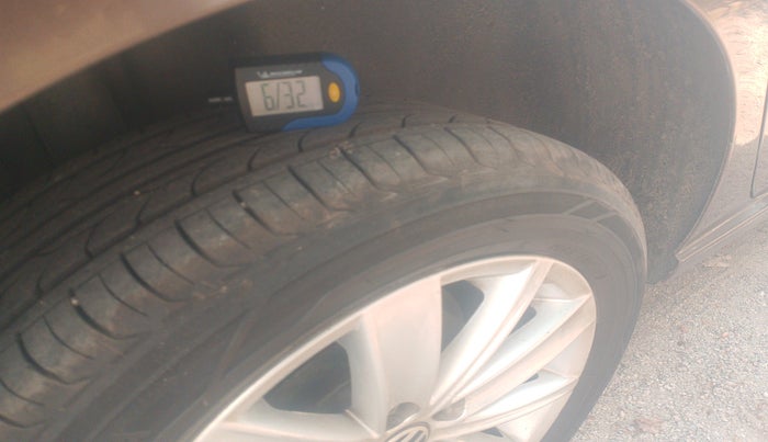 2016 Volkswagen Vento HIGHLINE 1.6 MPI, Petrol, Manual, 50,816 km, tyre