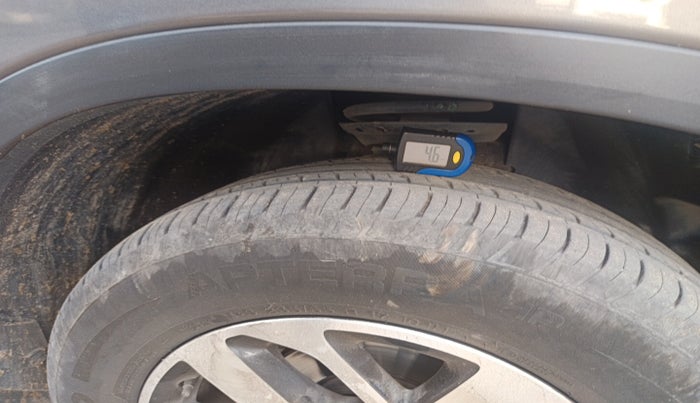 2020 Tata Harrier XZA PLUS 2.0L, Diesel, Automatic, 1,12,671 km, tyre