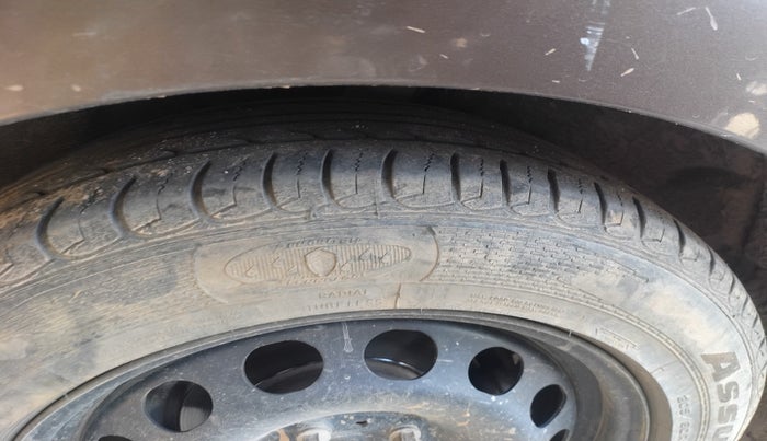 2016 Volkswagen Jetta HIGHLINE TDI, Diesel, Manual, 2,08,743 km, tyre