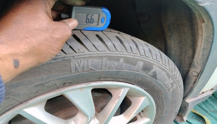 2016 Mahindra Kuv100 K8 D 5 STR, Diesel, Manual, 82,865 km, tyre