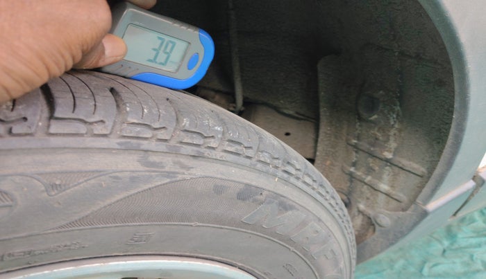 2016 Mahindra Kuv100 K8 D 5 STR, Diesel, Manual, 82,865 km, tyre