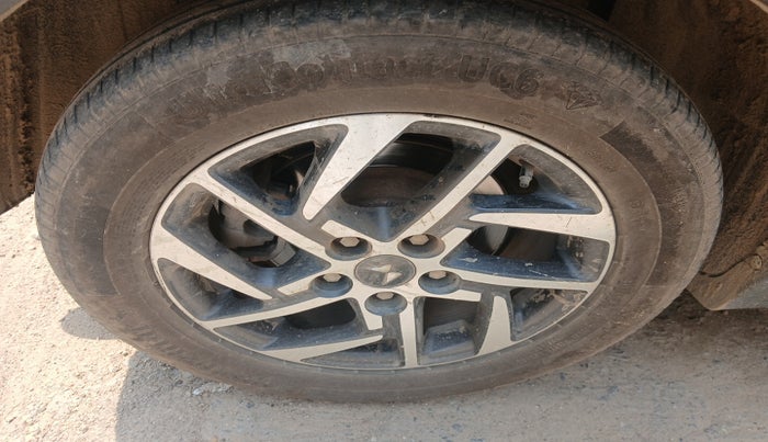 2023 Mahindra XUV300 W8 (O) 1.5 DIESEL AMT, Diesel, Automatic, 84,797 km, tyre