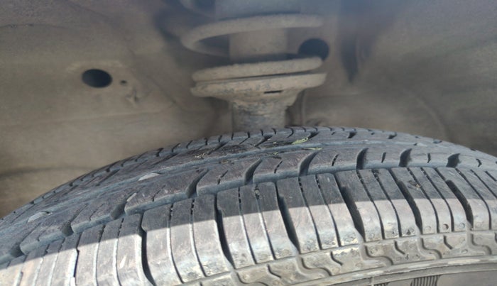 2012 Maruti Wagon R 1.0 LXI, Petrol, Manual, 61,924 km, tyre