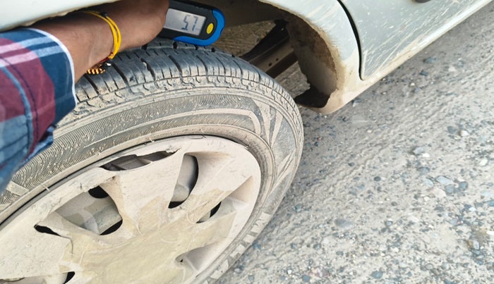 2016 Maruti Wagon R 1.0 LXI CNG, Petrol, Manual, 1,65,445 km, tyre