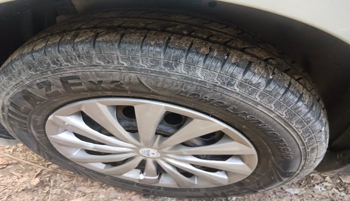 2013 Maruti Swift VXI, Petrol, Manual, 1,56,910 km, tyre