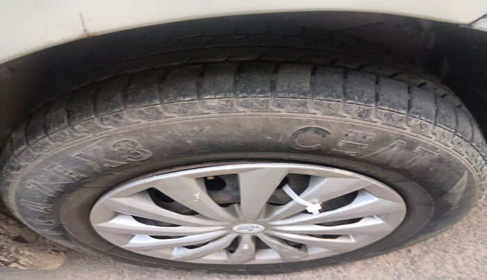 2013 Maruti Swift VXI, Petrol, Manual, 1,56,910 km, tyre