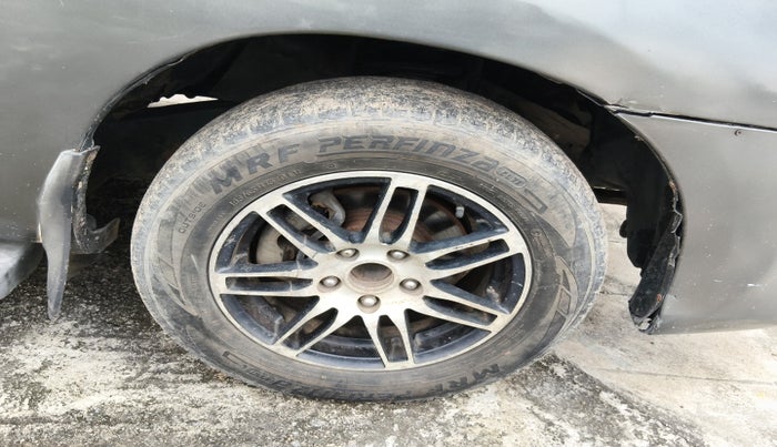 2010 Toyota Innova G1 2.5, Diesel, Manual, 3,50,886 km, tyre